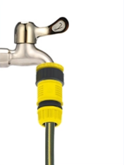 Connectez le connecteur d'eau